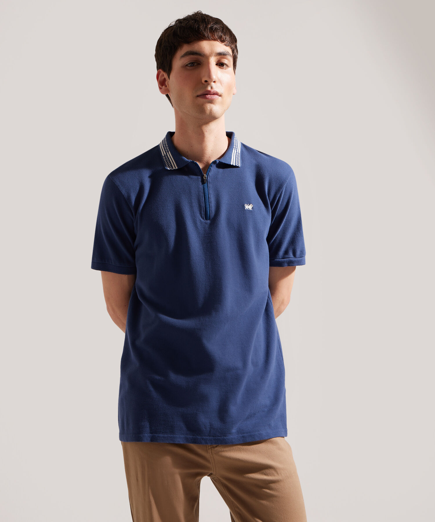 Polo Unicolor, Cuello Y Puños Tejidos, Pechera Con Cremallera Regular Fit