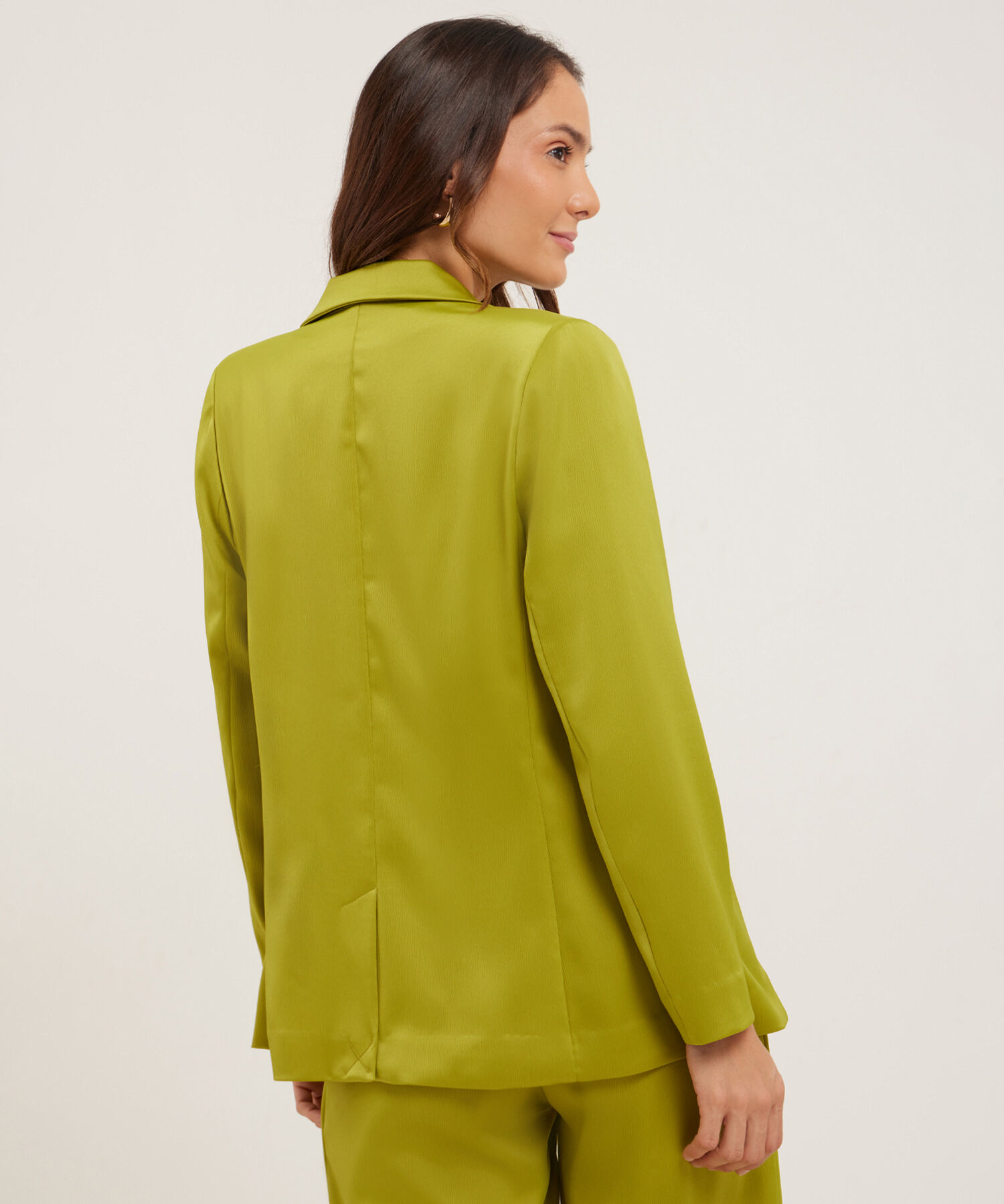 Blazer Manga Larga Satinado Con Bolsillos En Frente