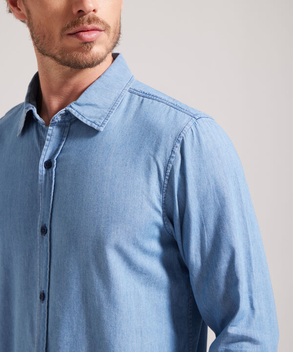 Camisa Regular Fit Tono Azul Medio Claro