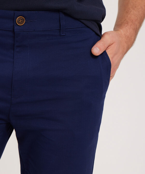 Pantalón Chino Sin Prenses, Bolsillos Diagonales y De Ribete image number null