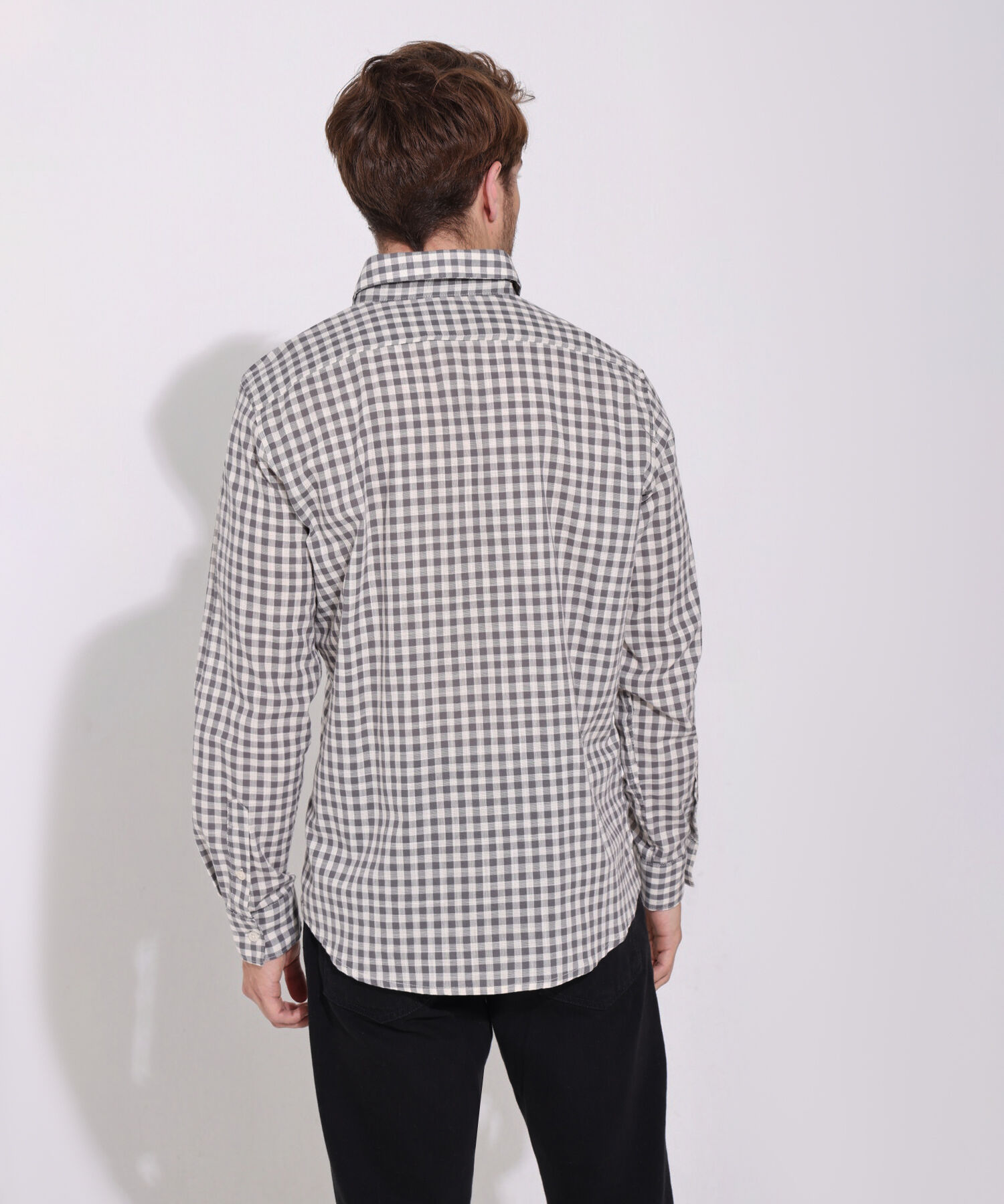 Camisa Prete&ntilde;ida Manga Larga Con Bolsillo Y Silueta Regular Fit