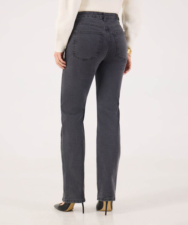 Jean Straight Con Detalle 