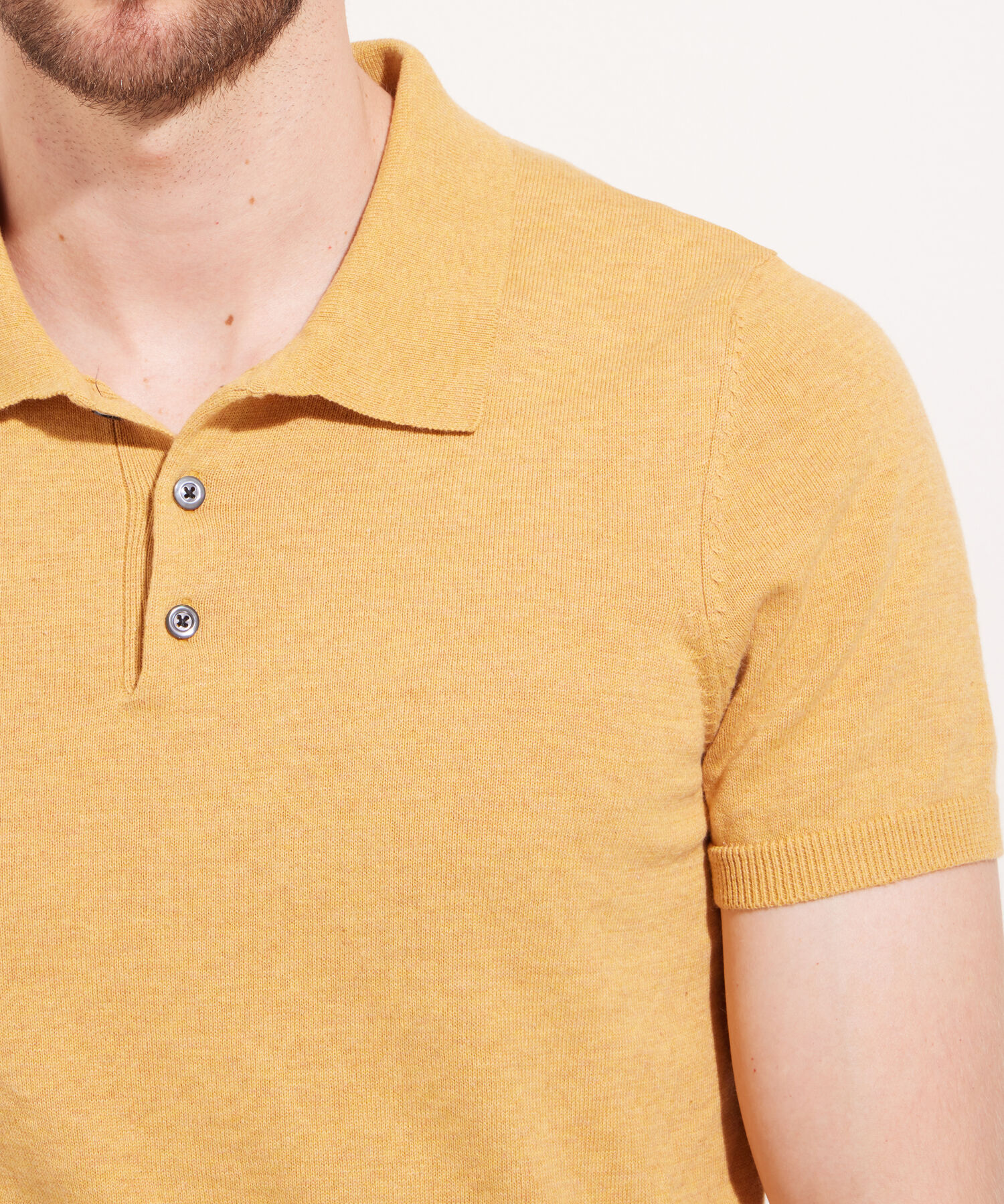 Polo Unicolor Cuello Y Puños En Rib