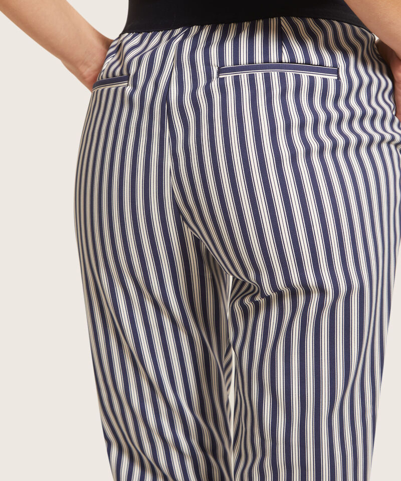 Pantalón Clásico Estampado Con Elástico En Posterior