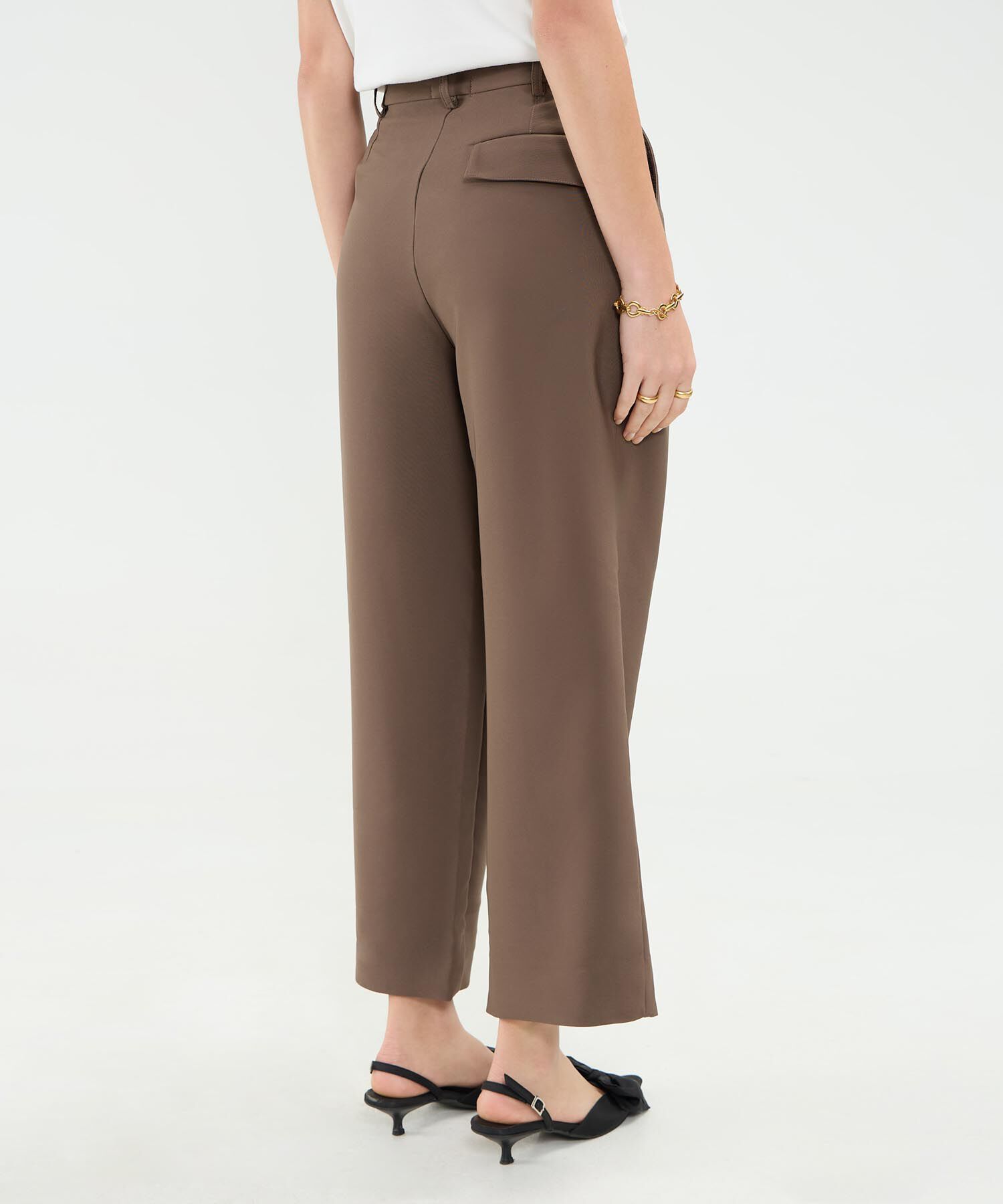 Pantalon Corto Con Prenses