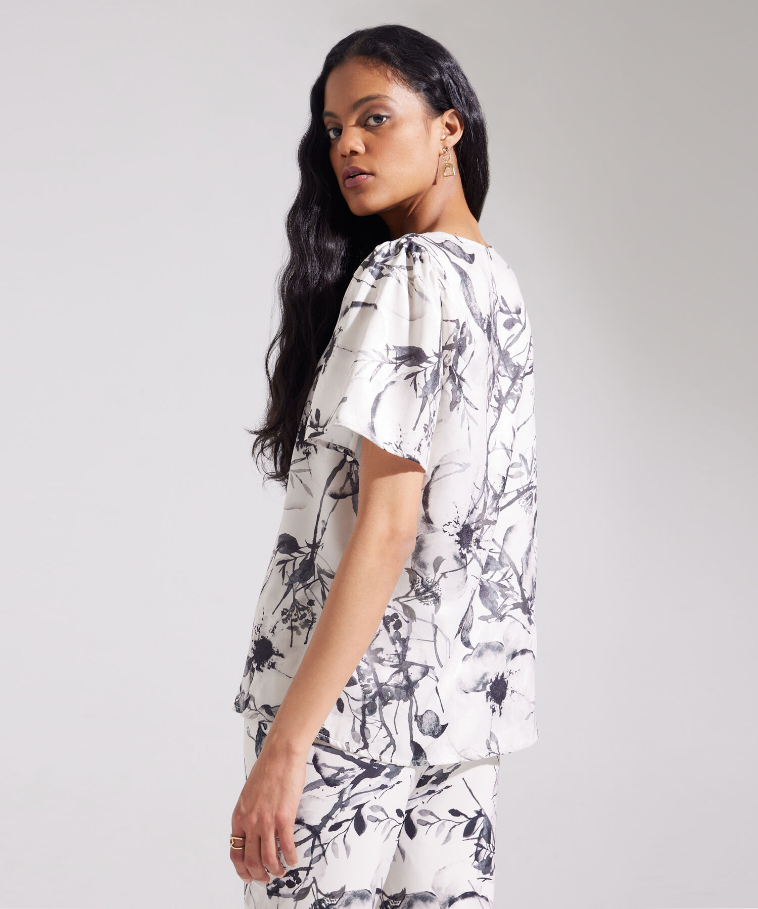 Blusa Estampada Escote En V Manga Corta