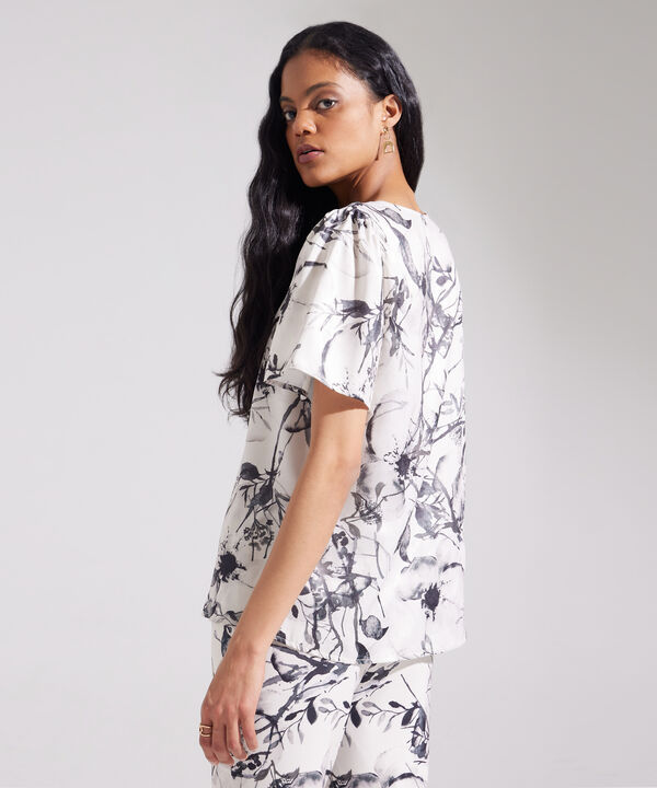 Blusa Estampada Escote En V Manga Corta
