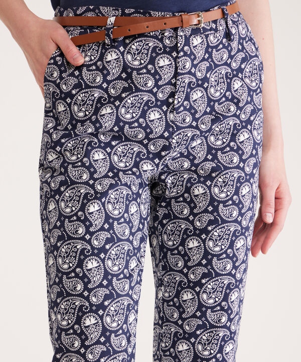 Pantalón Chino Estampado Con Cinturón image number null