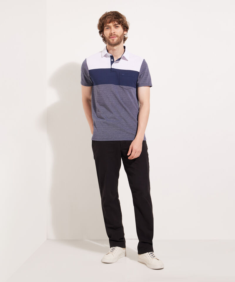 Polo Preteñida, Cuello Duro Unicolor Con Bolsillo Y Silueta Slim Fit