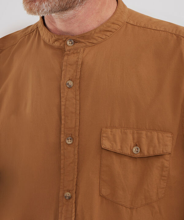 Camisa Unicolor Silueta Regular Fit