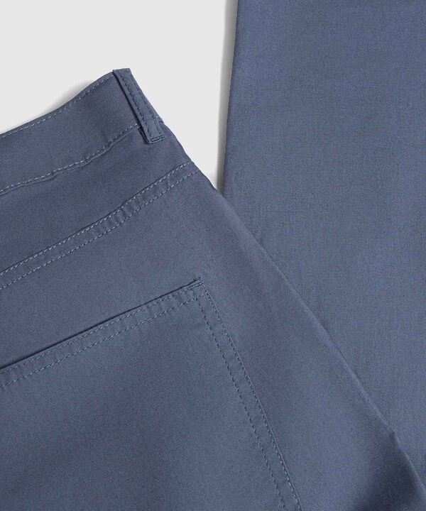 Pantalon Unicolor, 5 Bolsillos, Silueta Regular Fit