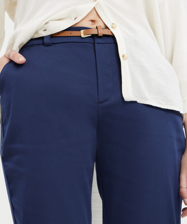 Pantalon Basico Bolsillos Diagonal image number null