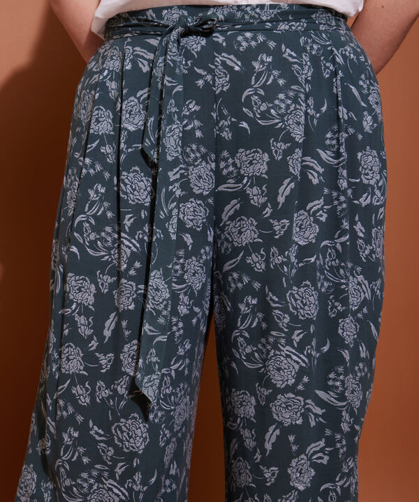 Pantalón Palazzo Estampado Con Cintura Elástica En Trasero Y Cinturón Para Anudar Desde Costados