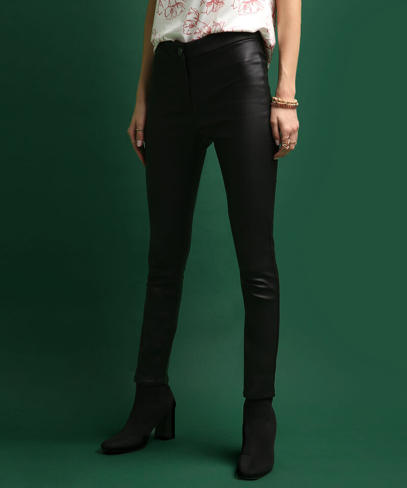 Pantalón Encerado Con Ribetes En Posterior