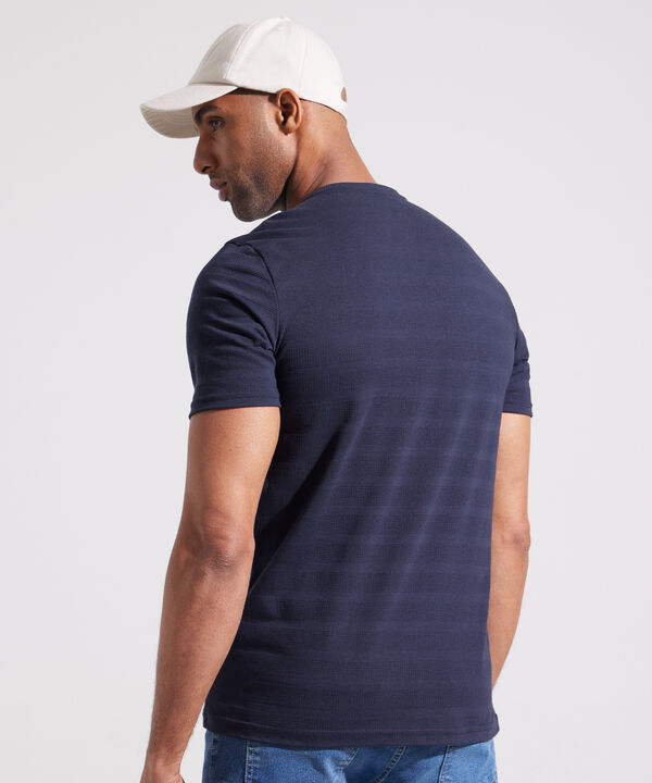 Camiseta Unicolor, Cuello Redondo Con Bolsillo De Parche