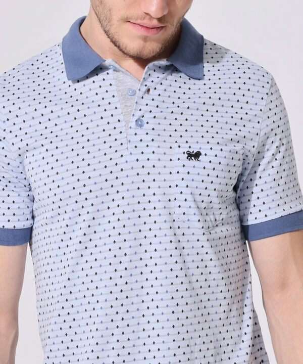 Polo Estampada, Cuello Y Puños Tejidos En Contraste Con Bolsillo, Silueta Regular Fit