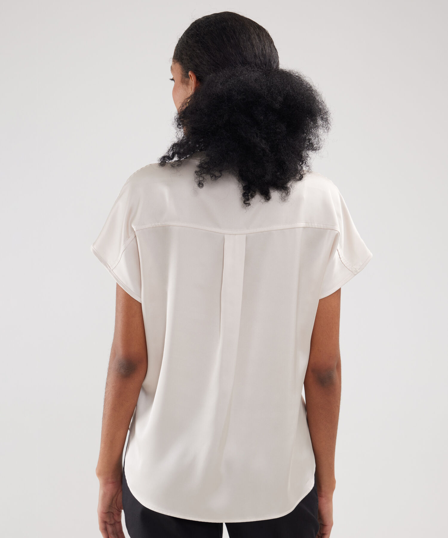 Blusa Unicolor Con Media Pechera