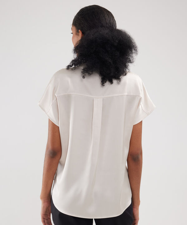 Blusa Unicolor Con Media Pechera