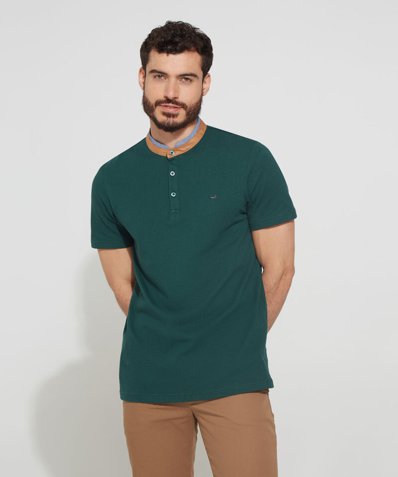 Polo Unicolor Cuello Neru Con Detalles En Suede