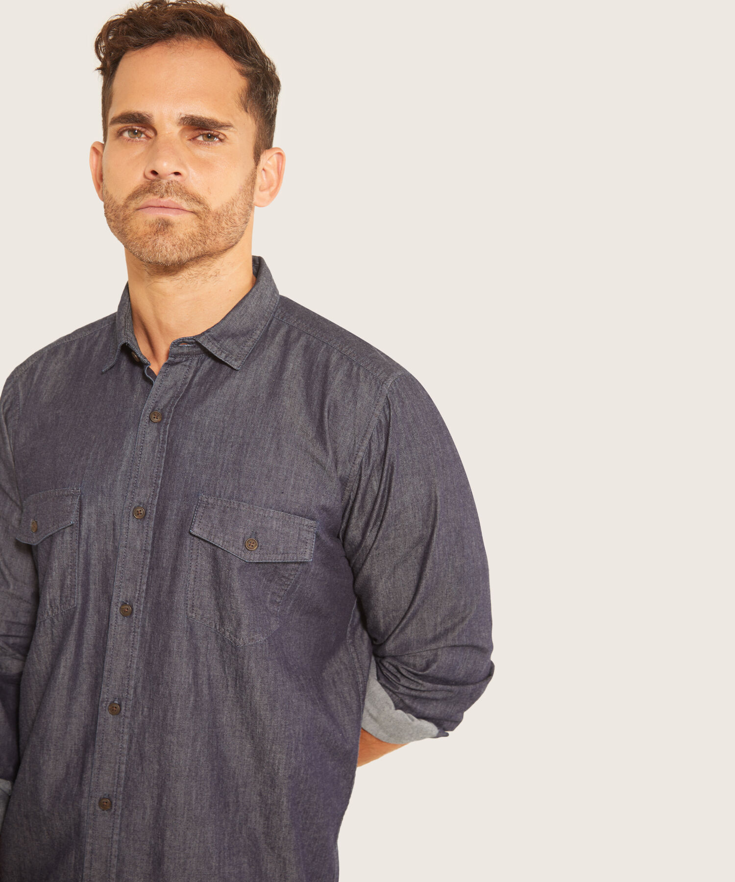 Camisa Manga Larga Azul Oscuro Con Bolsillos De Parche