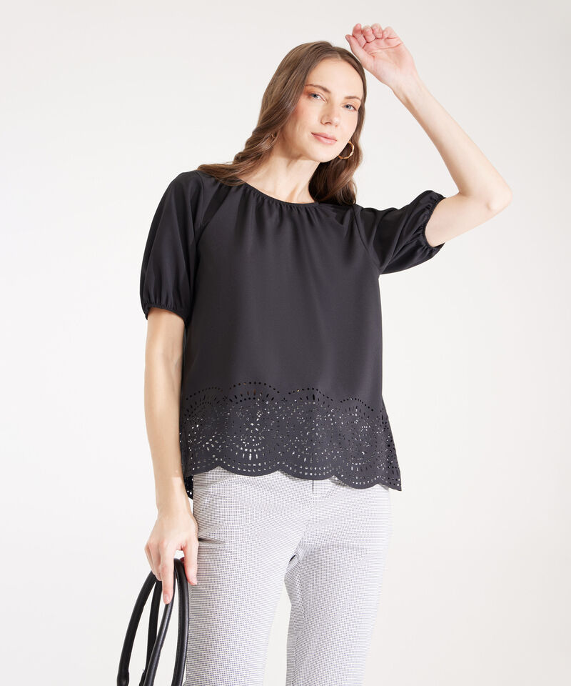 Blusa Unicolor Manga Corta Con Elástico En Cuello Y Mangas. Corte Laser En Ruedo
