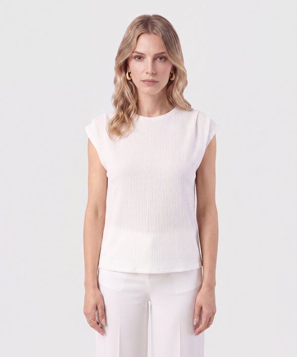 Camiseta Texturizada Con Hombro Ca&iacute;do Para Mujer image number null