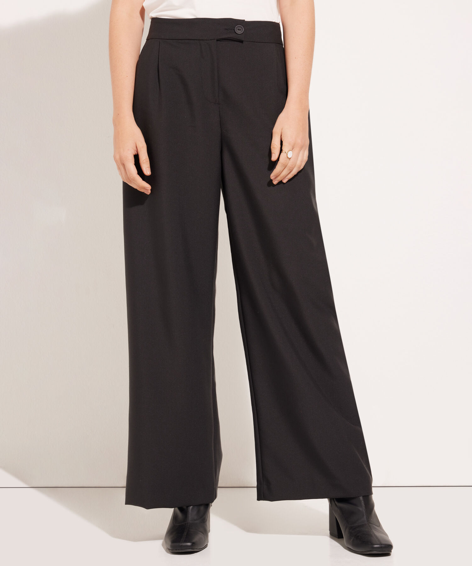 Pantalón Unicolor Con Prense En Frente