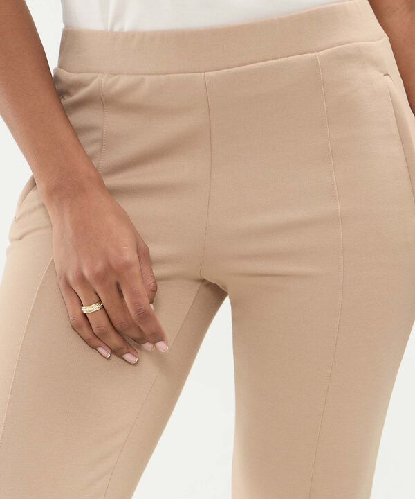 Leggins Corto Con Simulación Bolsillos Ribete Laterales Para Mujer image number null