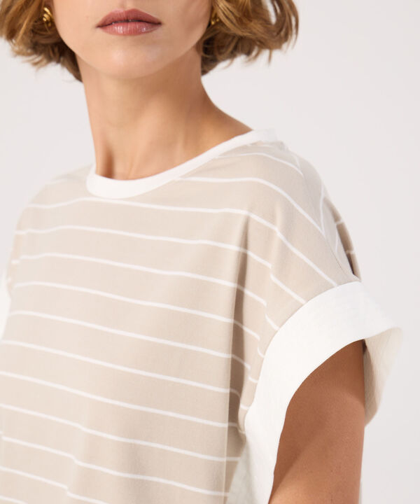 Camiseta a rayas  image number null