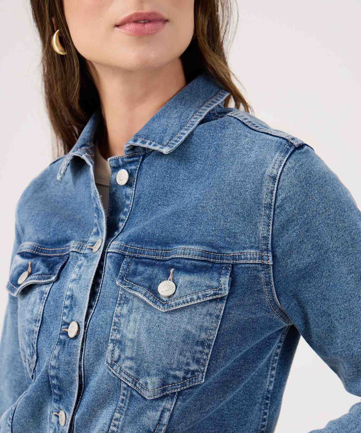 Chaqueta tono azul medio 