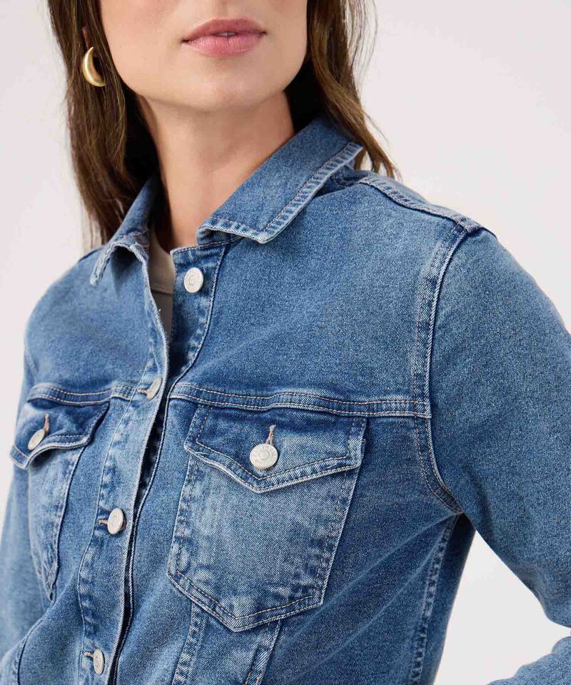Chaqueta tono azul medio 