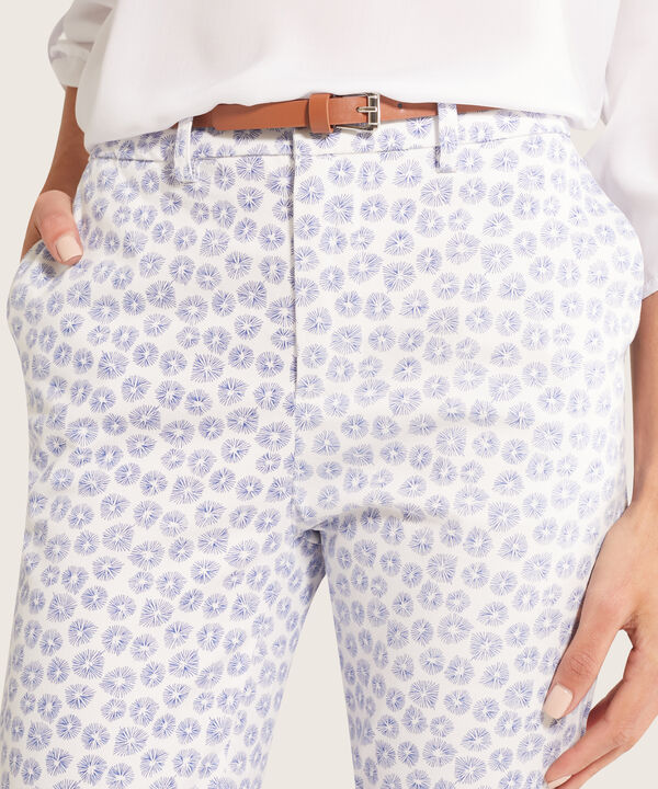 Pantalón Chino Estampado Con Cinturón image number null