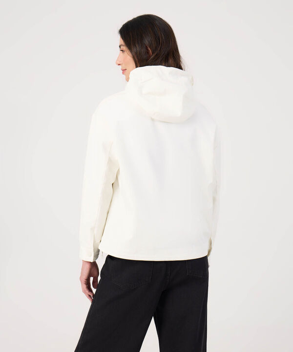 Chaqueta con capota 