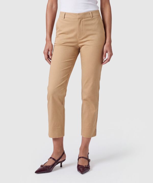 Pantal&oacute;n Capri Con Abertura Para Mujer image number null