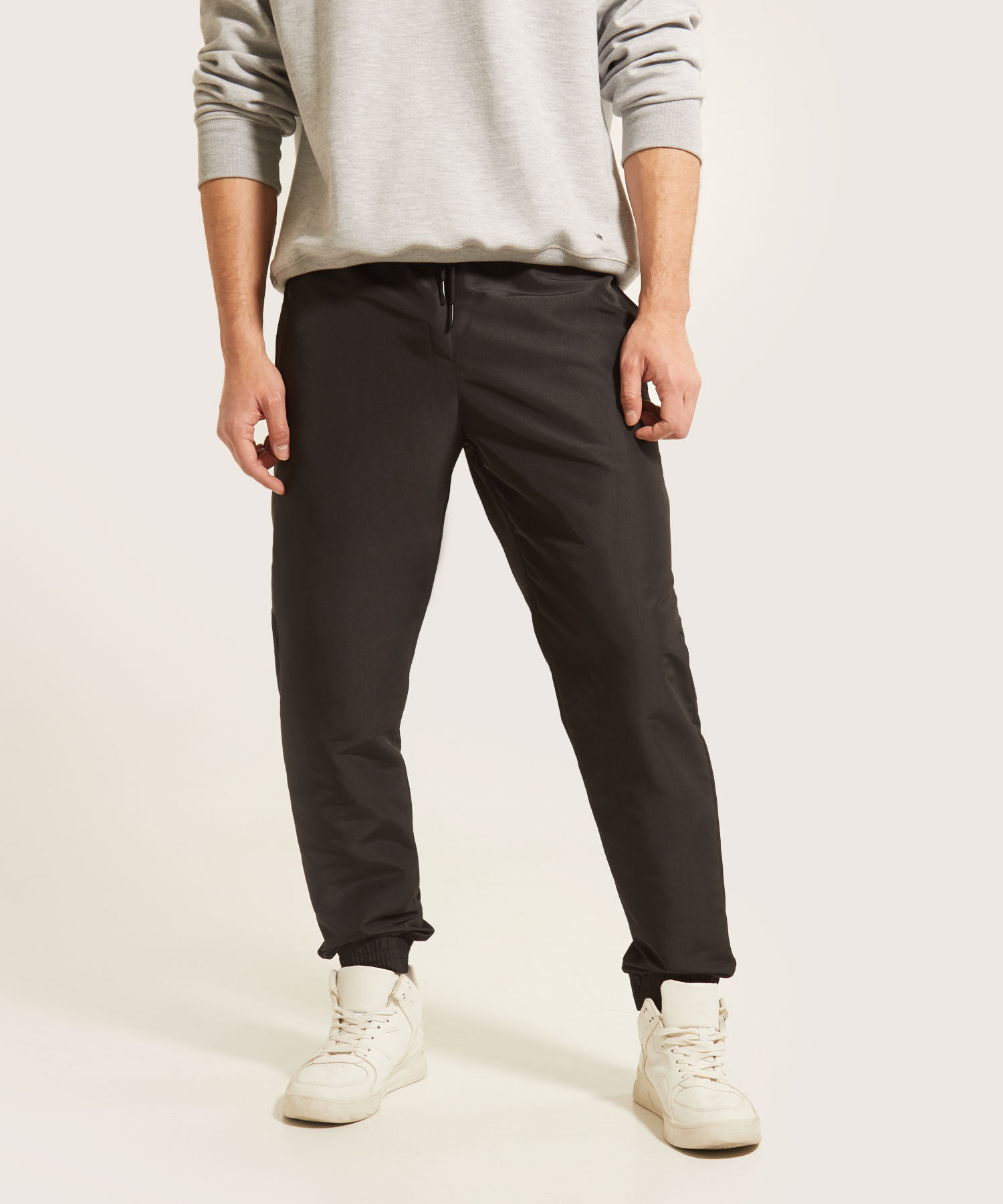 Pantal&oacute;n Jogger Plano Unicolor Con Cortes Contraste, Bolsillos Laterales, Cord&oacute;n Ajustable Y El&aacute;stico Interno, Sport L&iacute;neas