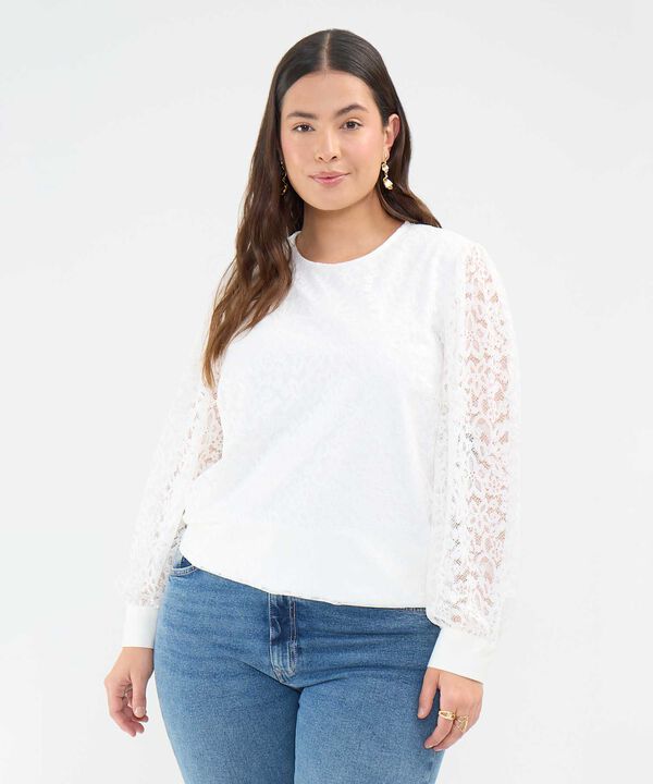 Blusa en Encaje image number null