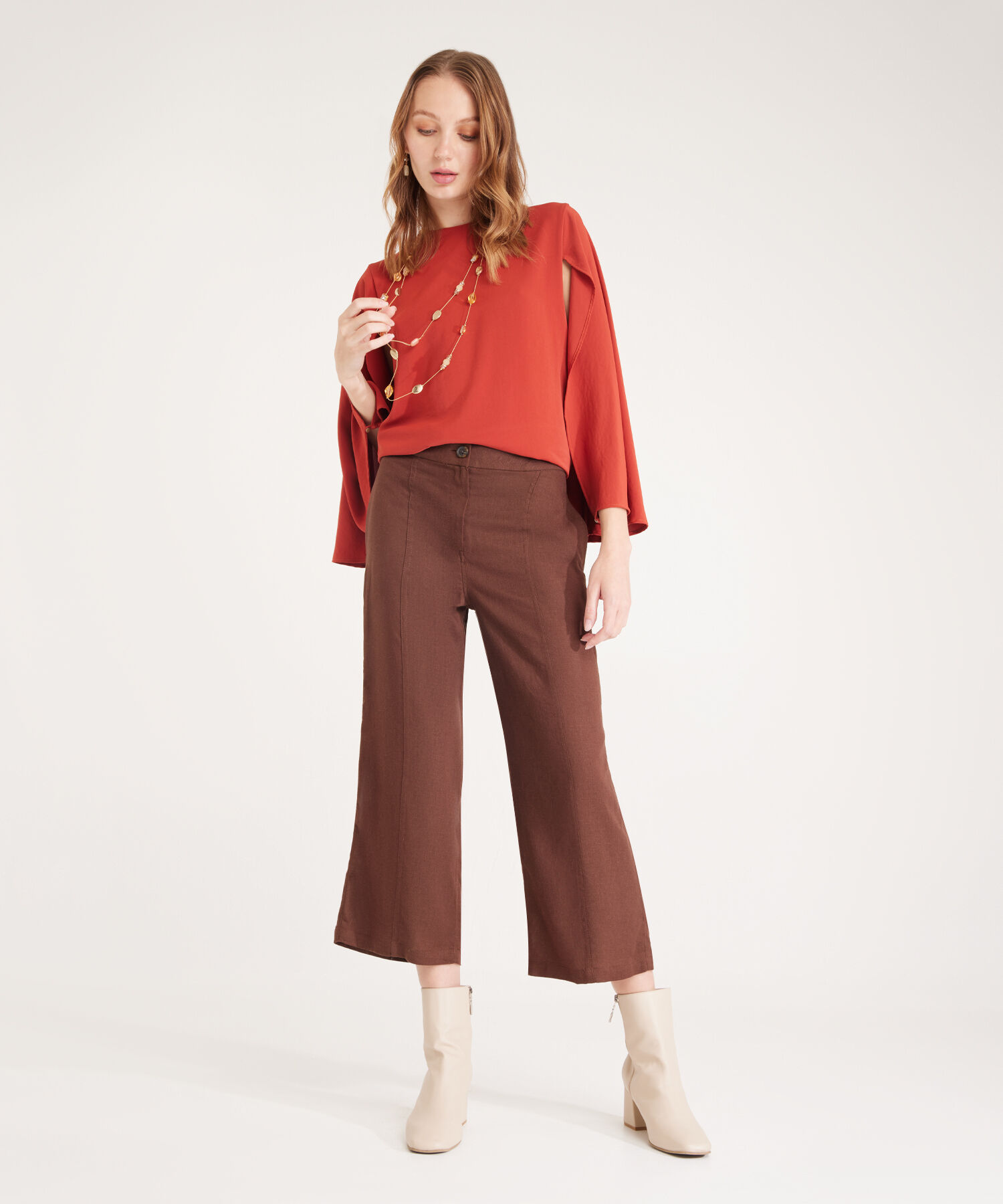 Pantalon Culotte Con Cortes En Frente
