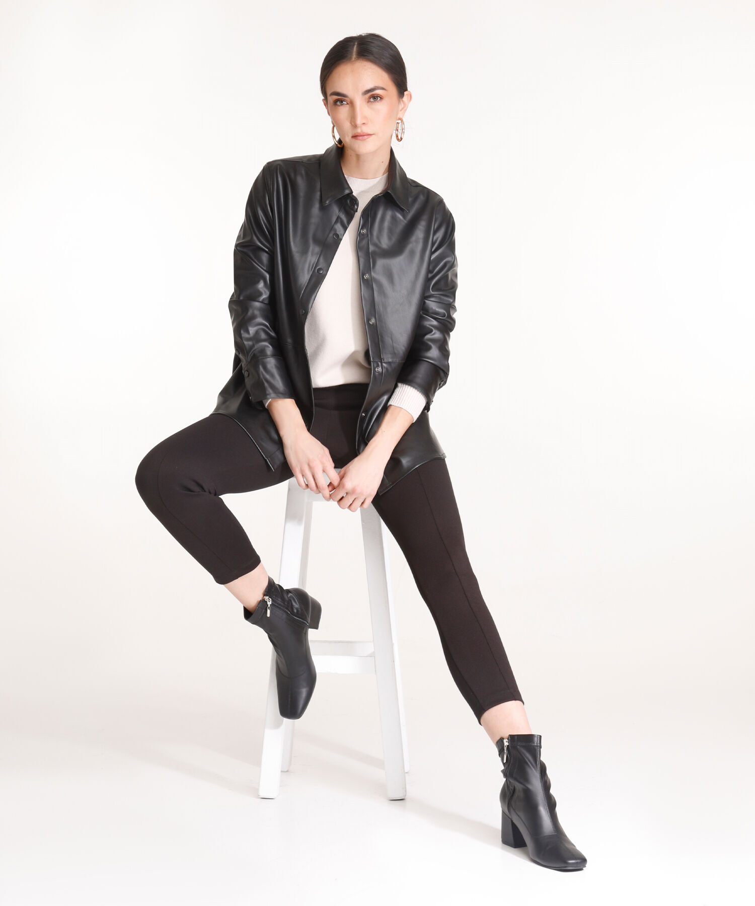 Chaqueta Manga Larga Con Broches Y Cuello Tipo Camisero