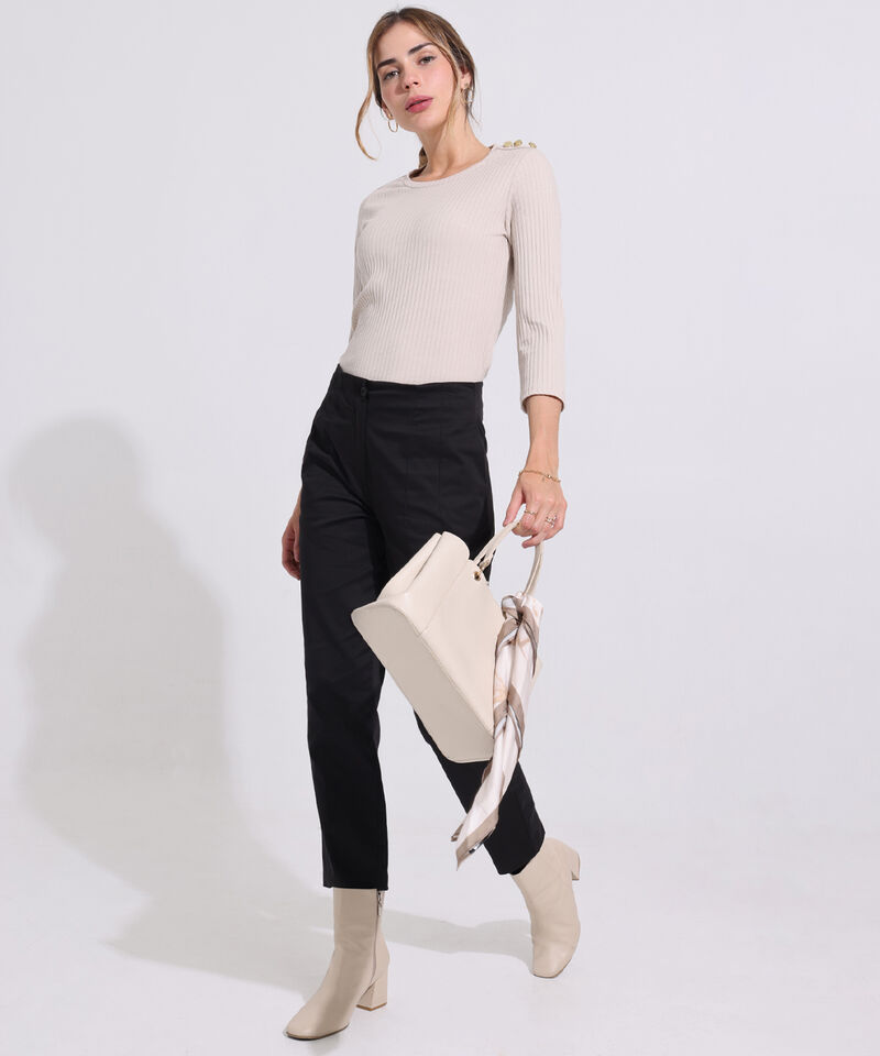 Pantalon Moda Unicolor Tiro Alto Con Pinzas En Delantero, Bota Tubo Y Bolsillos Laterales
