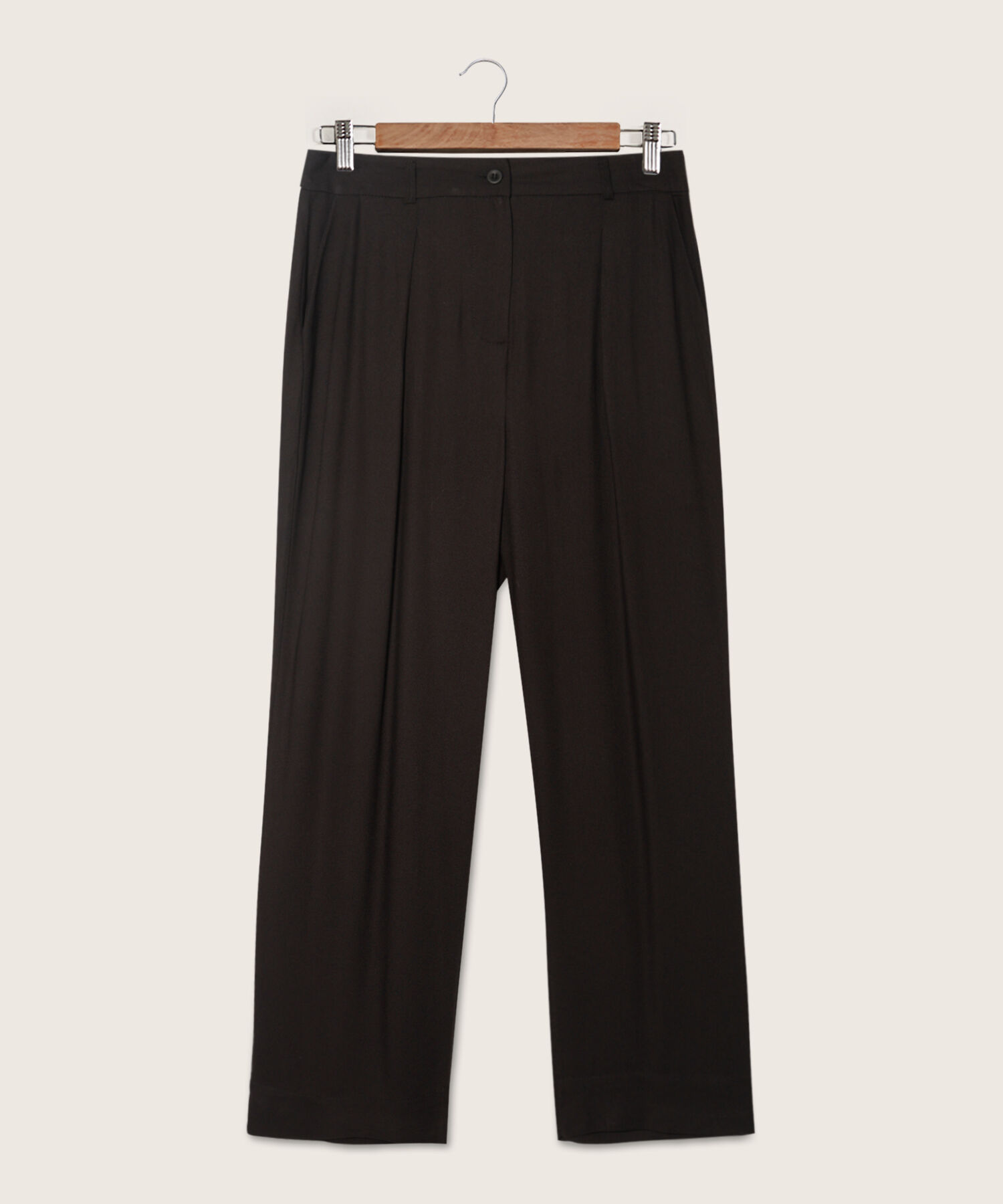 Pantalon Unicolor Tiro Alto Con Prenses En Frente, Bolsillos Laterales, Bota Recta Y Silueta Fluida