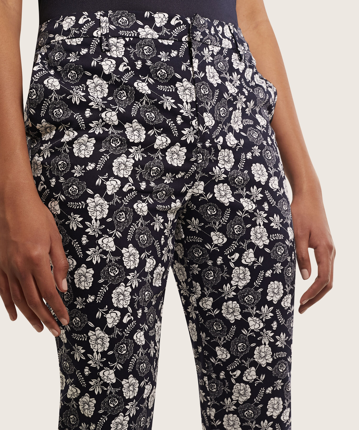 Pantalon Capri Con Bolsillos Laterales