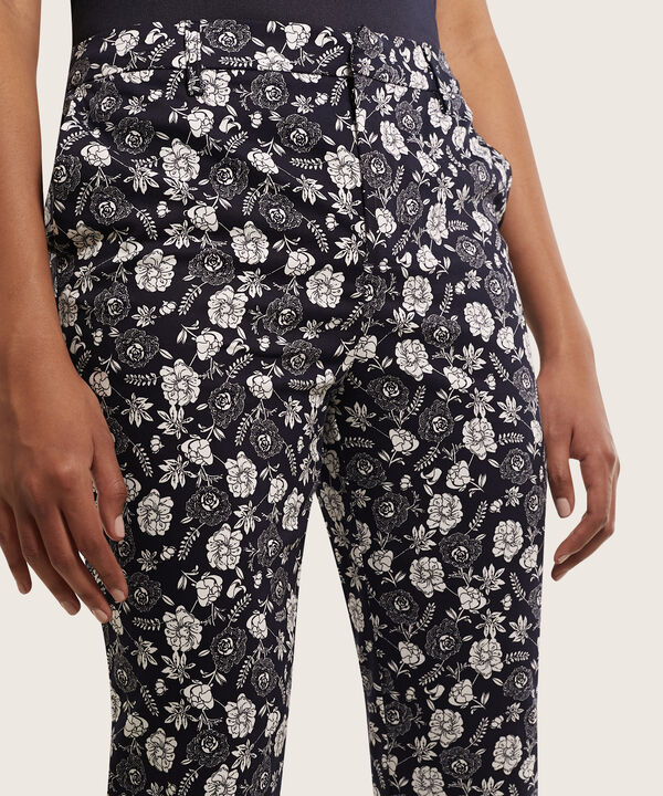 Pantalon Capri Con Bolsillos Laterales