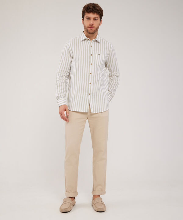 Camisa , manga larga con bolsillo y silueta regular fit, magia en el caribe línea moda