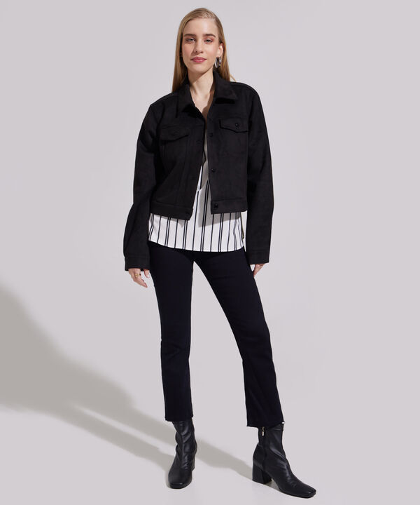 Chaqueta Corta Con Botones En Frente image number null