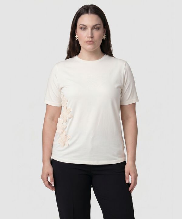 Camiseta Cuello Redondo Apliques Mujer Curvy image number null