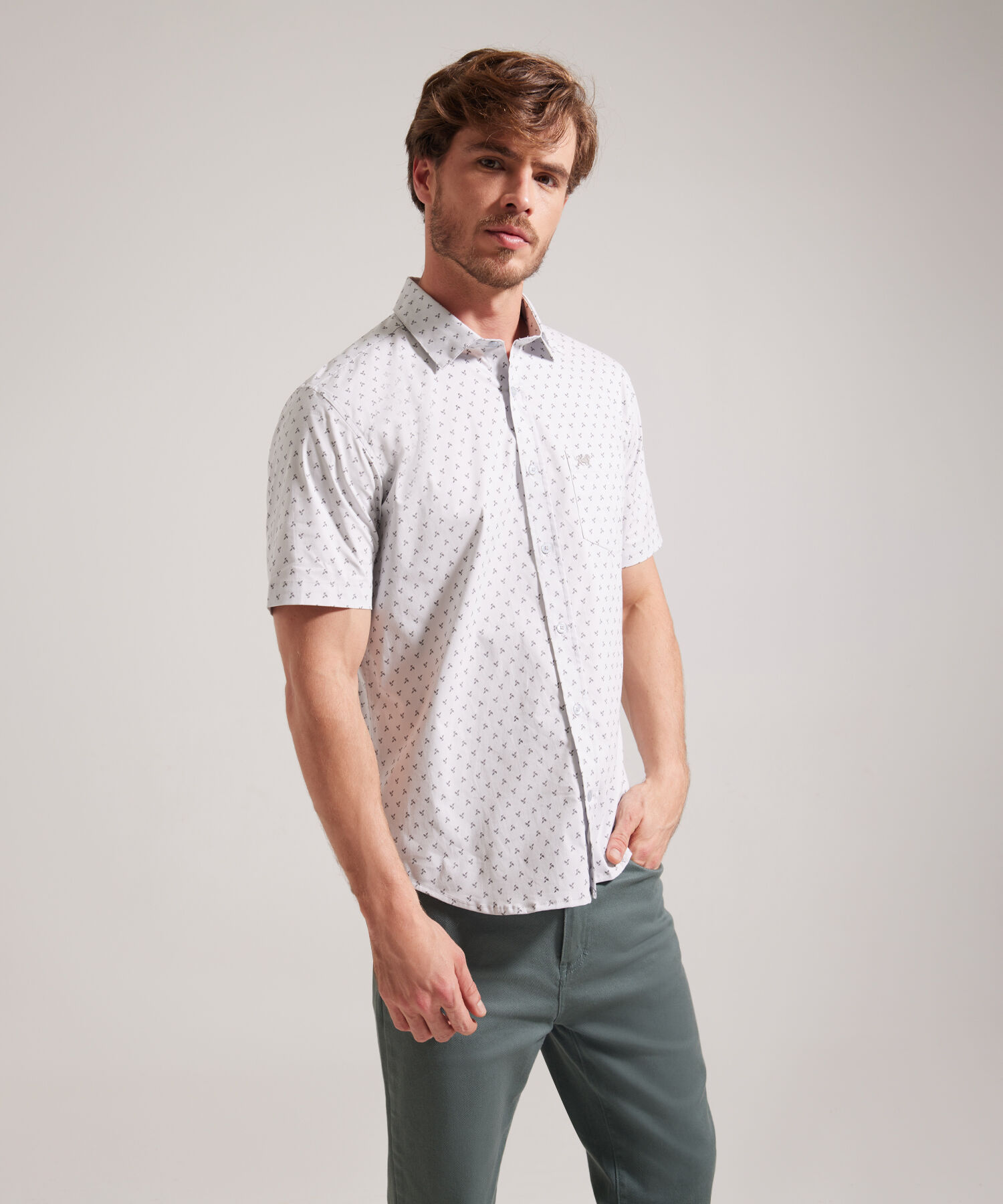 Camisa Estampada Manga Corta Con Bolsillo Y Silueta Slim Fit