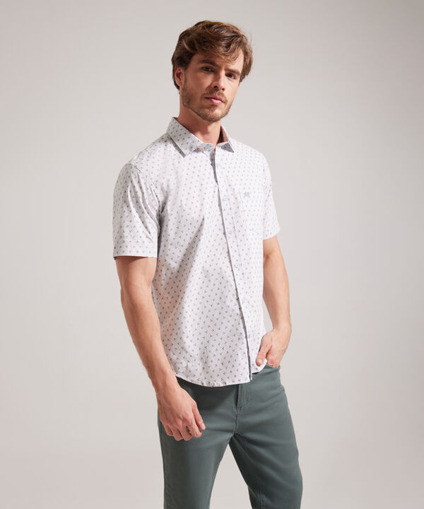 Camisa Estampada Manga Corta Con Bolsillo Y Silueta Slim Fit