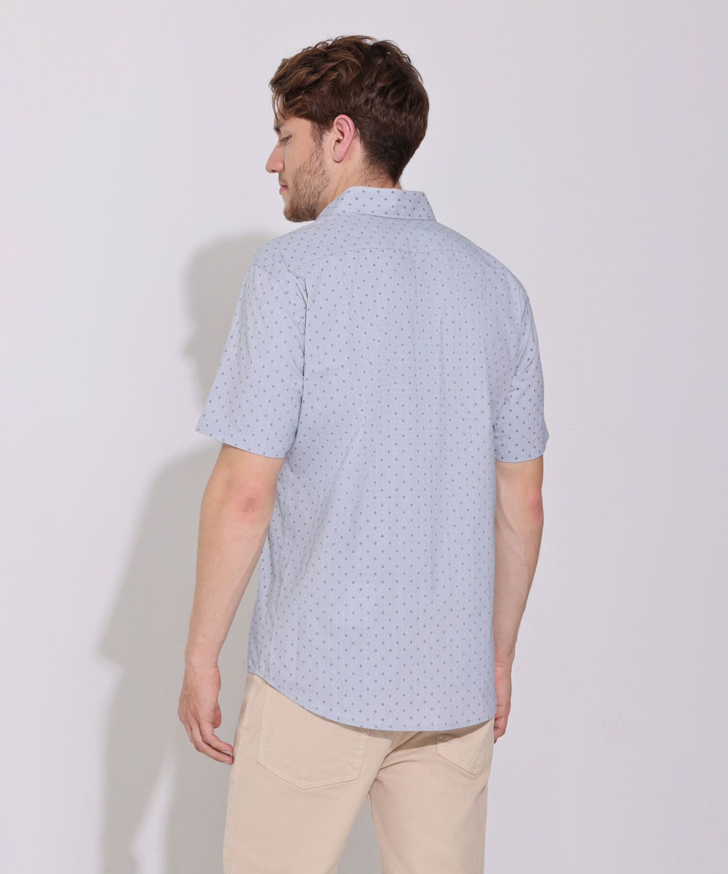 Camisa Estampada Manga Corta Con Bolsillo Y Silueta Slim Fit
