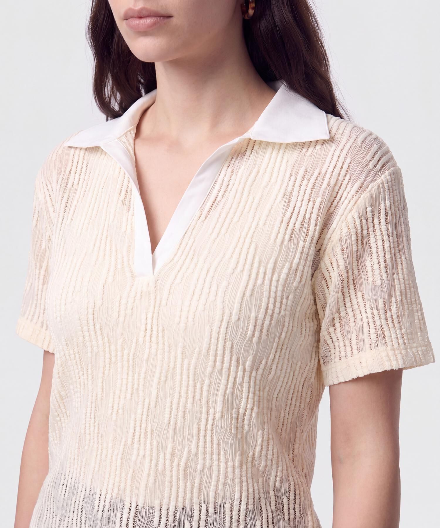 Polo Texturizada Con Cuello En V Para Mujer