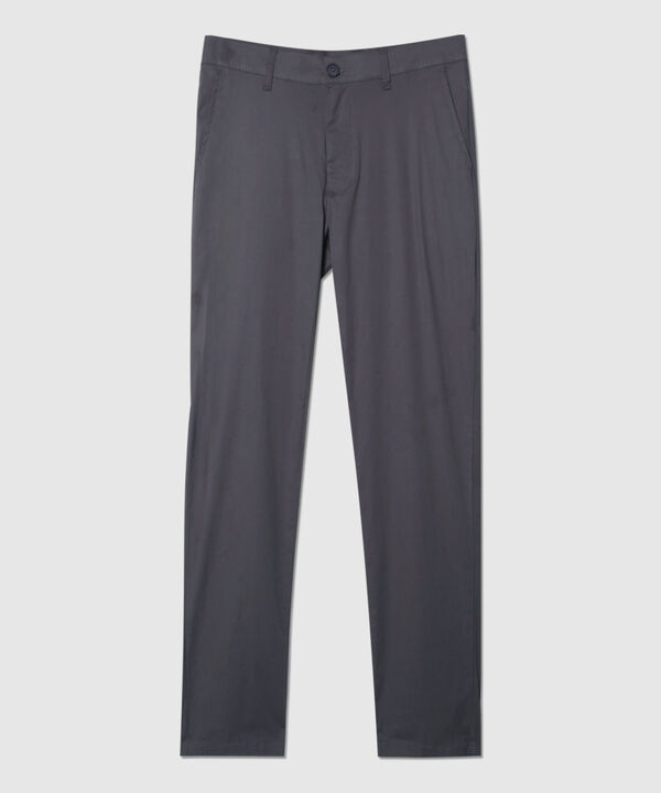 Pantalón Chino Unicolor Con Silueta Slim Fit